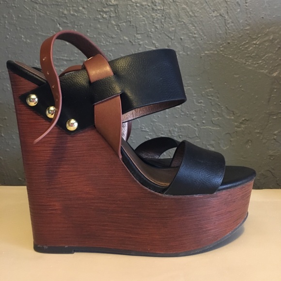 Soda Shoes - Black studded wedges